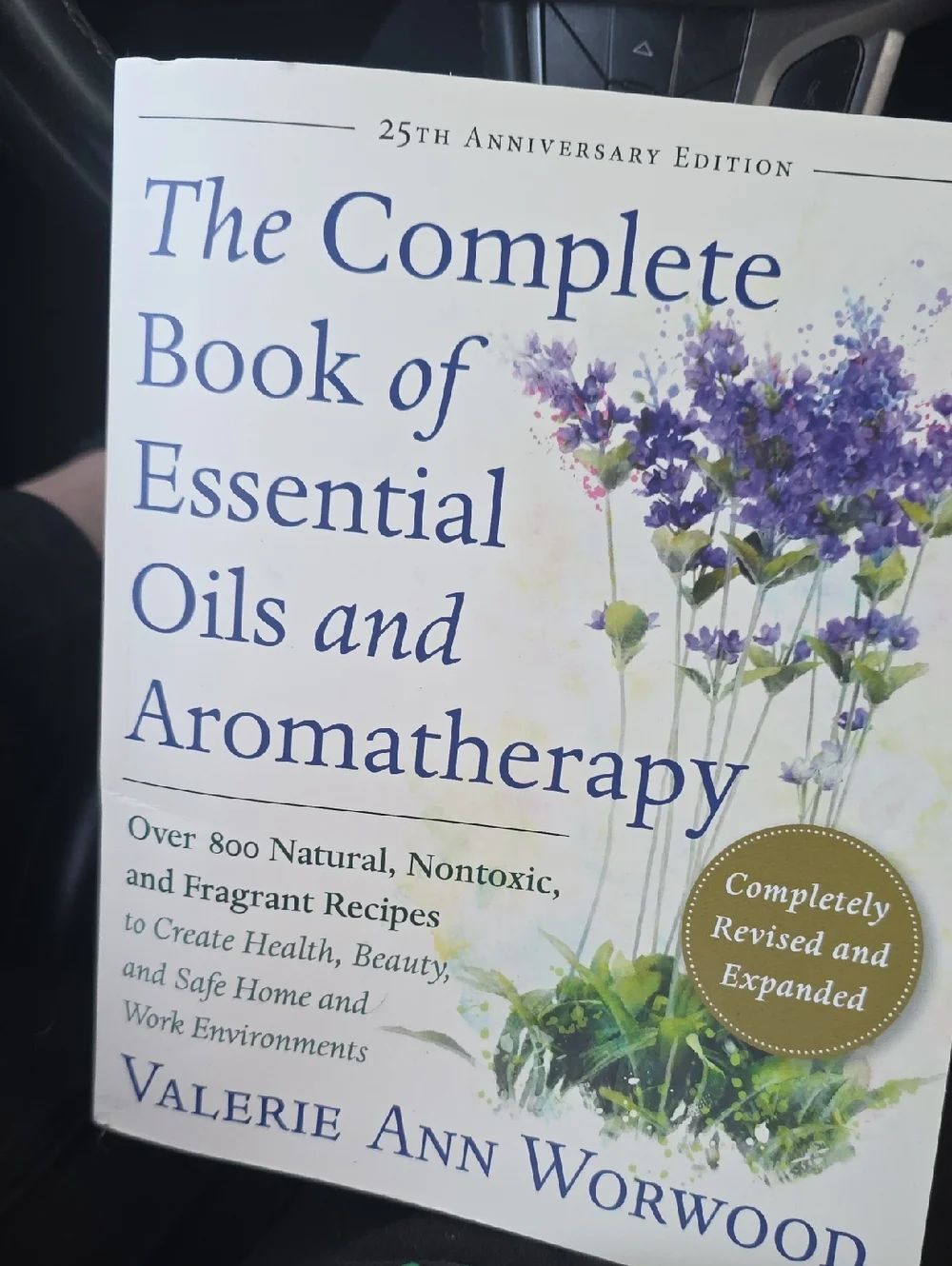 Esswntial Oils Ans Armotherapy Book